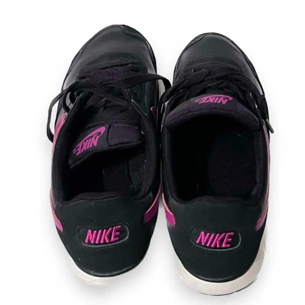 Men Nike Pegasus Black Sneakers with Pink Logo Size 9.5 Great Condition